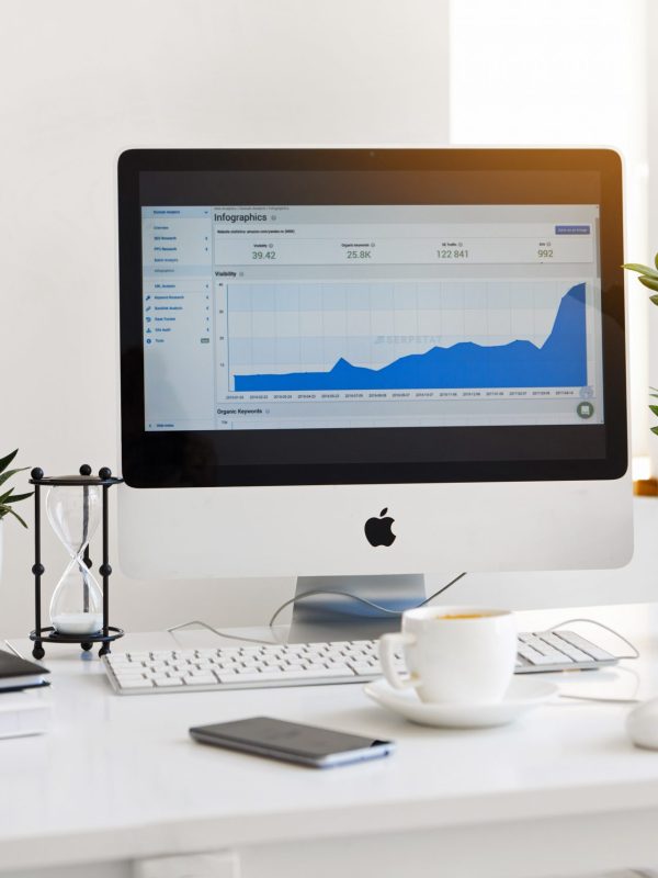apple-devices-books-business-572056-scaled-1.jpg